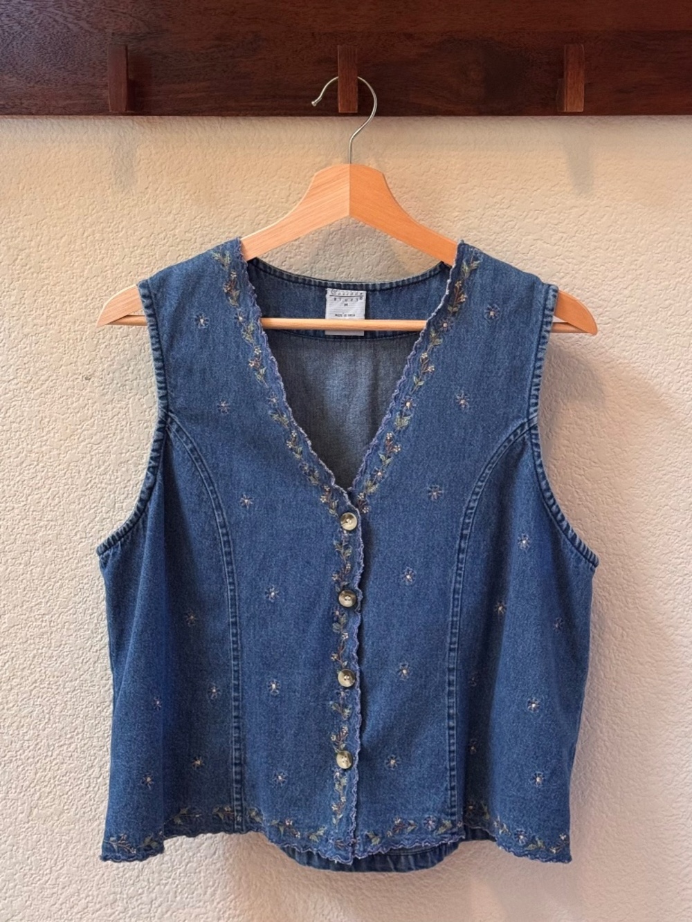 Cascade Blues Vintage Floral Embroidered Denim Vest  Cottagecore Sleeveless M